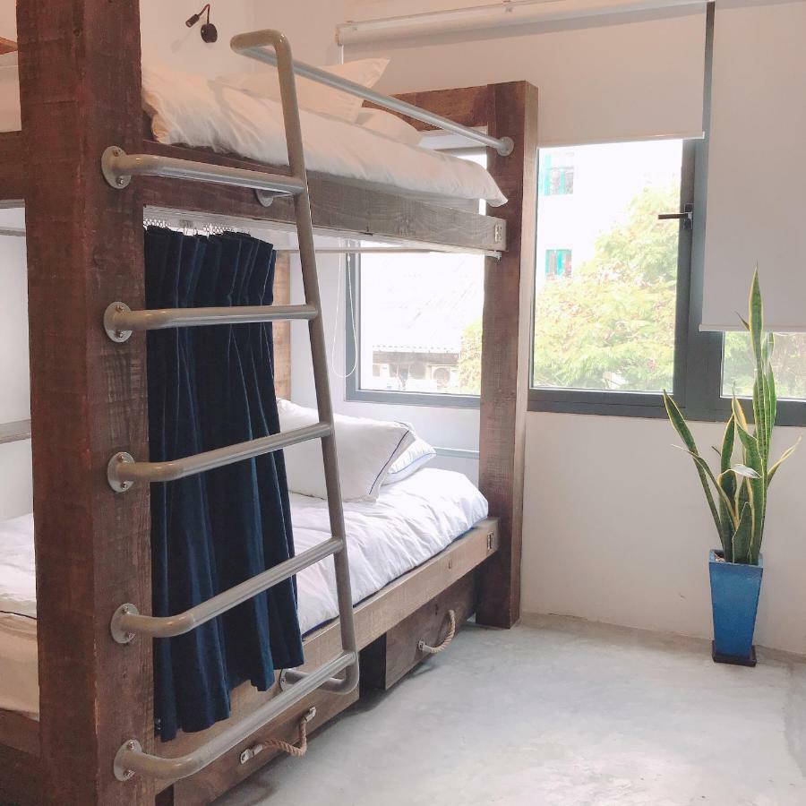 Хостел The Dorm Saigon (Adults Only) Хошимин Экстерьер фото